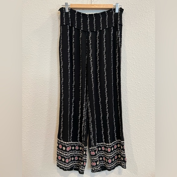 3 Dot Pants Black with flowers 100% rayon small - Picture 1 of 4